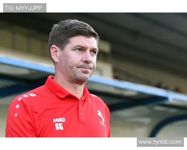 足坛巨星合同突遭解约震惊球迷引发职业未来走向热议